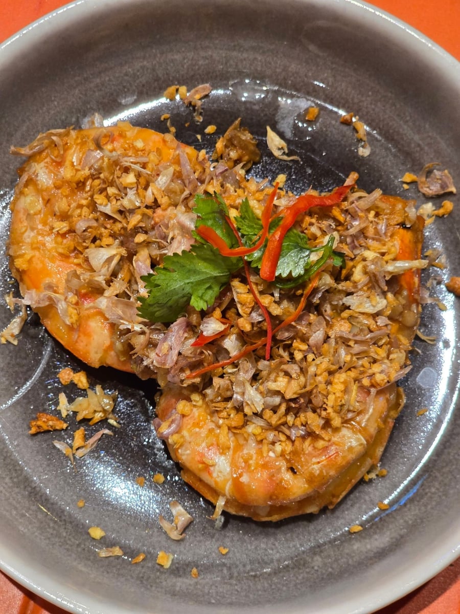 Fried Zebra Prawn, Crispy Garlic