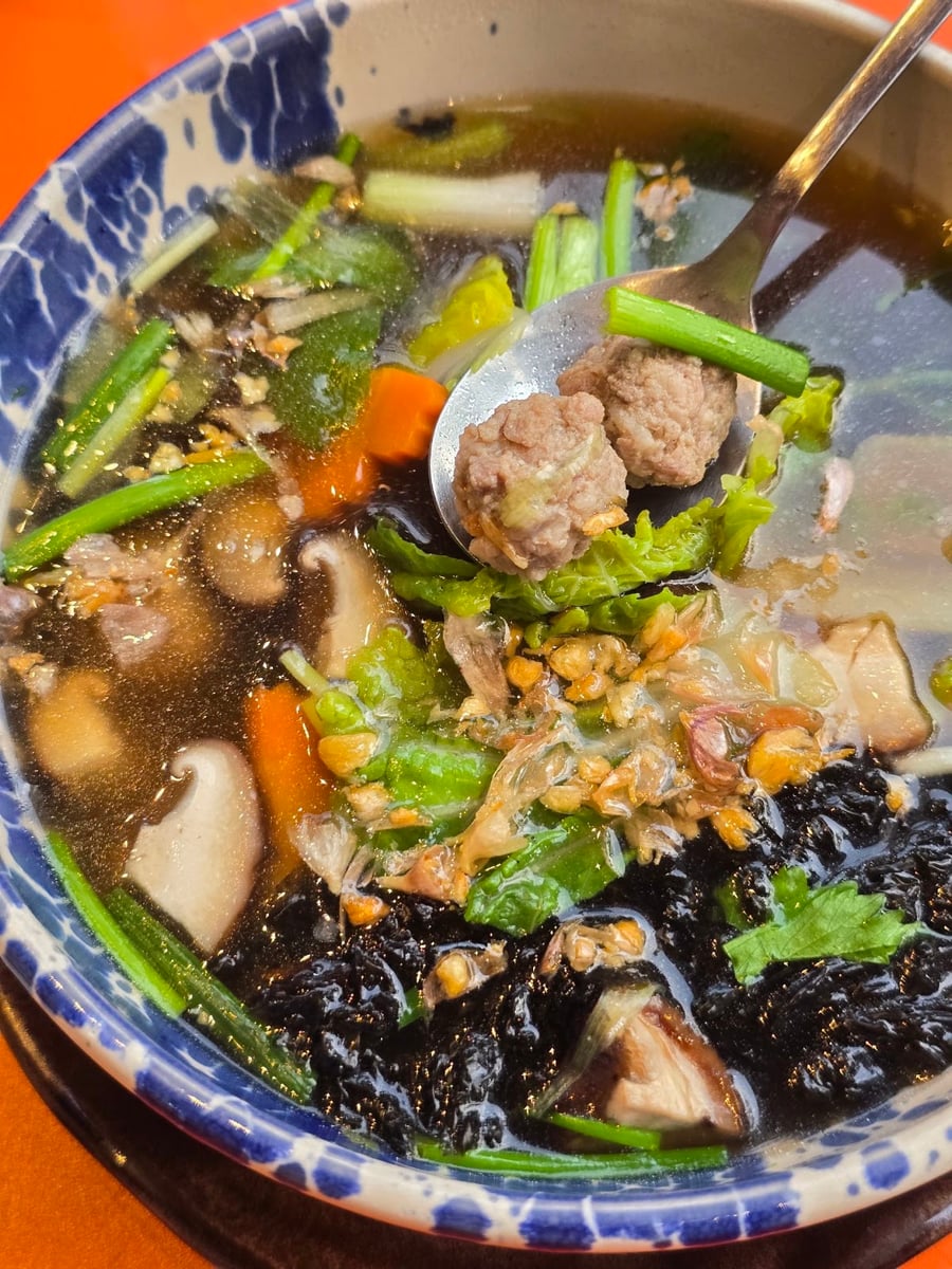 Clear Soup, Seaweed & Minced Pork