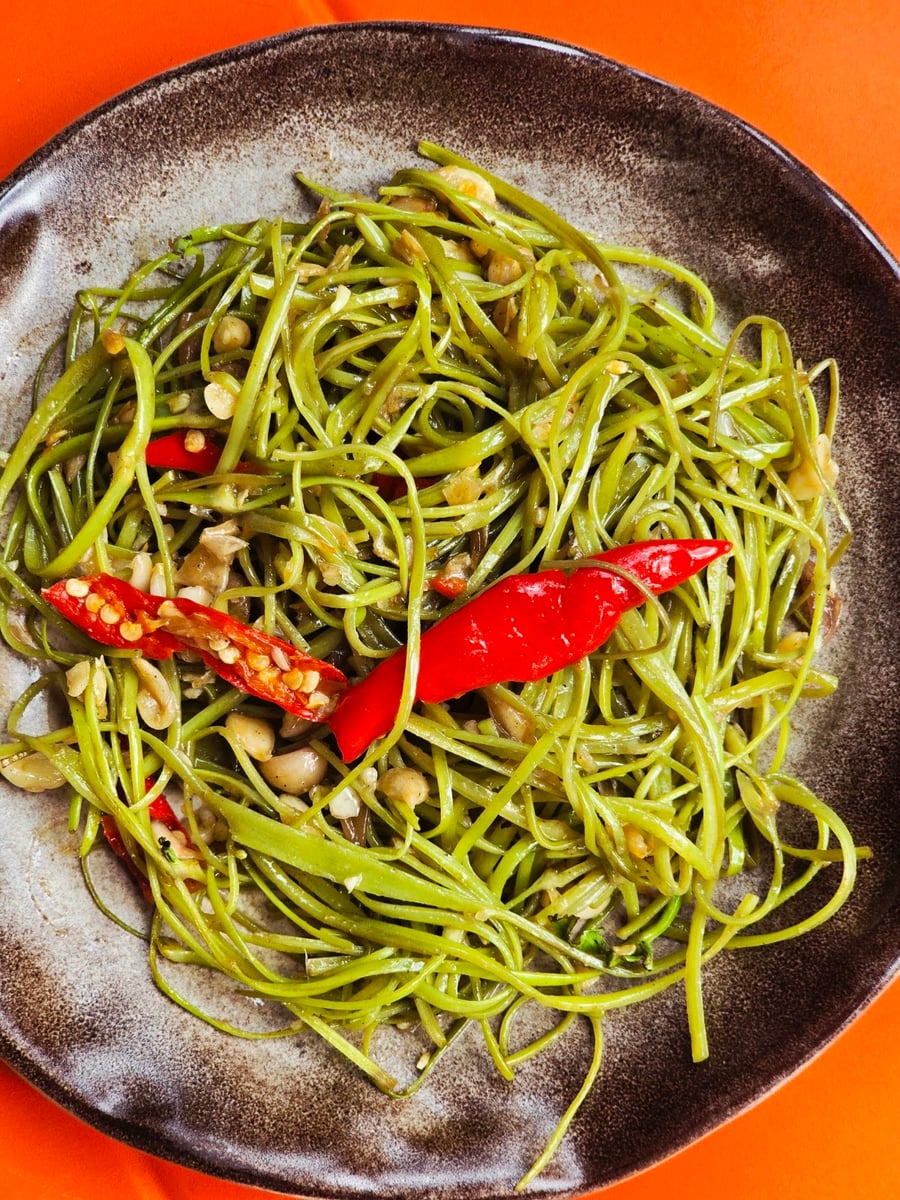 Morning Glory, Fiery Wok